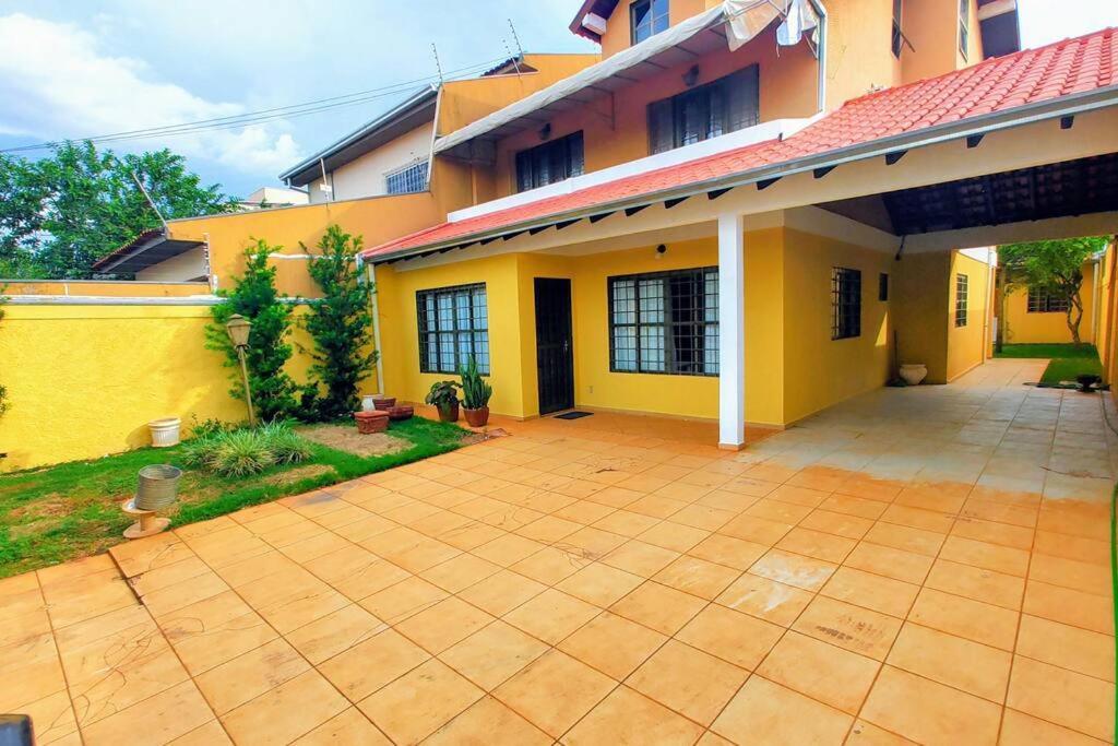 Sobrado Com Piscina Proximo Aeroporto Holiday home Campo Grande (Mato Grosso do Sul)